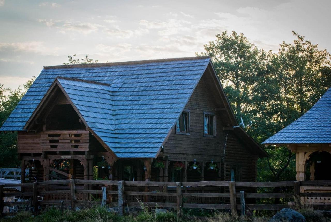 Lodge Cabanele Rus Budeşti