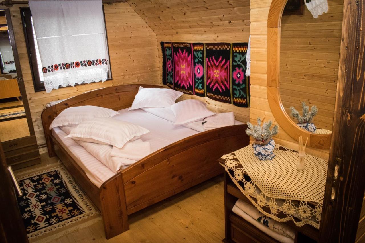 Lodge Cabanele Rus Budeşti